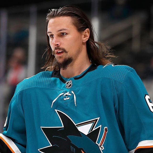 Hockey flow for man with long hair