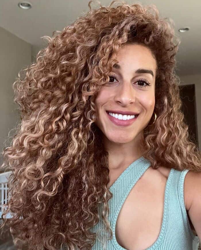 Curly Light Brown Hair With Blonde Highlights