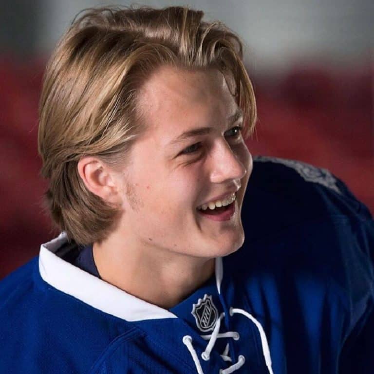 27 Coolest Hockey Flow Haircuts To Wear Before Your Next Game