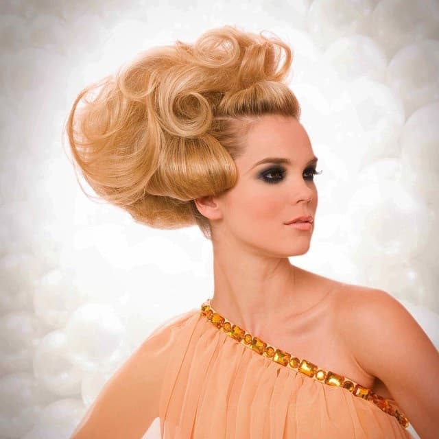 Vintage hairstyle for one shoulder