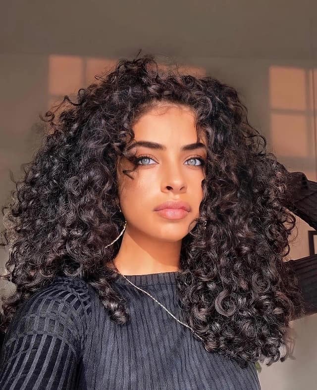 Birthday hairstyle for curly hair