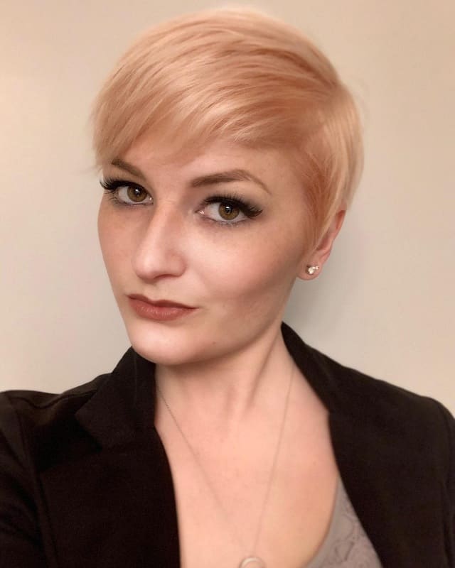 feathered pixie cut for thin hair