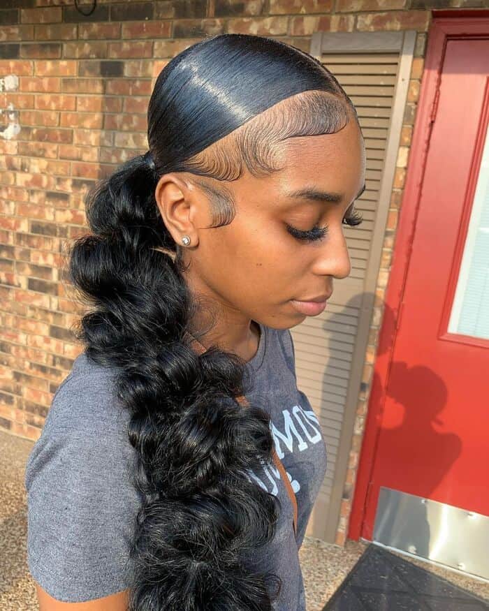 middle part ponytail with edges