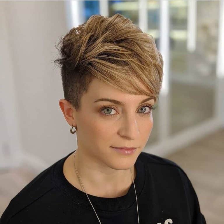 27 Glamorous Pixie Cut With Highlights
