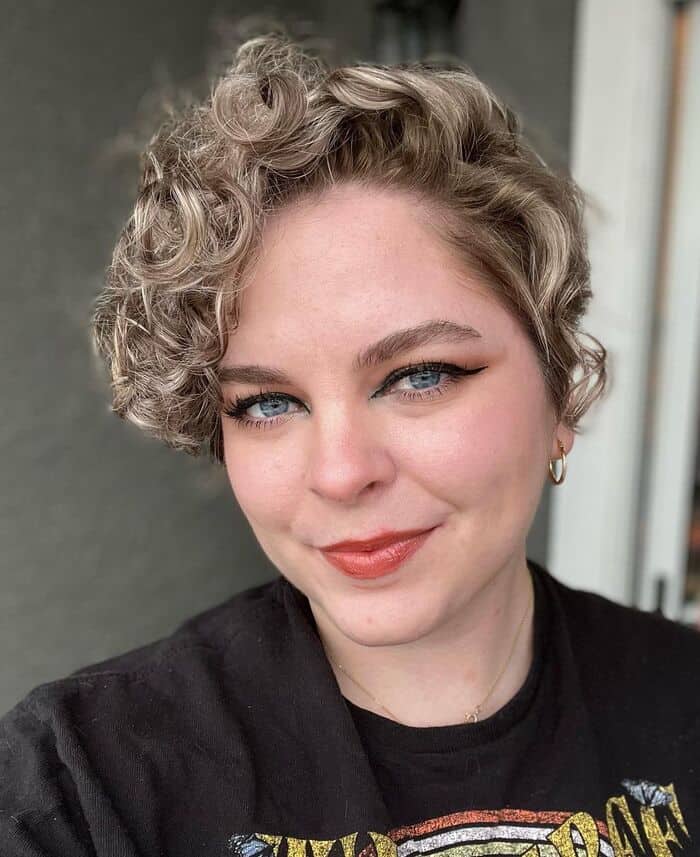 Short Blonde Curl With Highlights