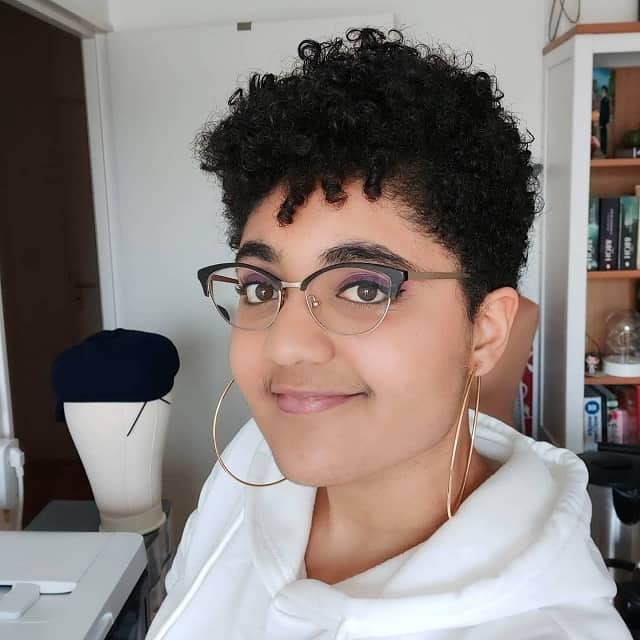 short curly Hairstyle With glasses